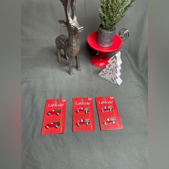🎄❤️🎄 HOST PICK 🎉🎉6 NEW Red Pickup Truck Enamel 3 Packages 2 Buttons NWT - Picture 2 of 4